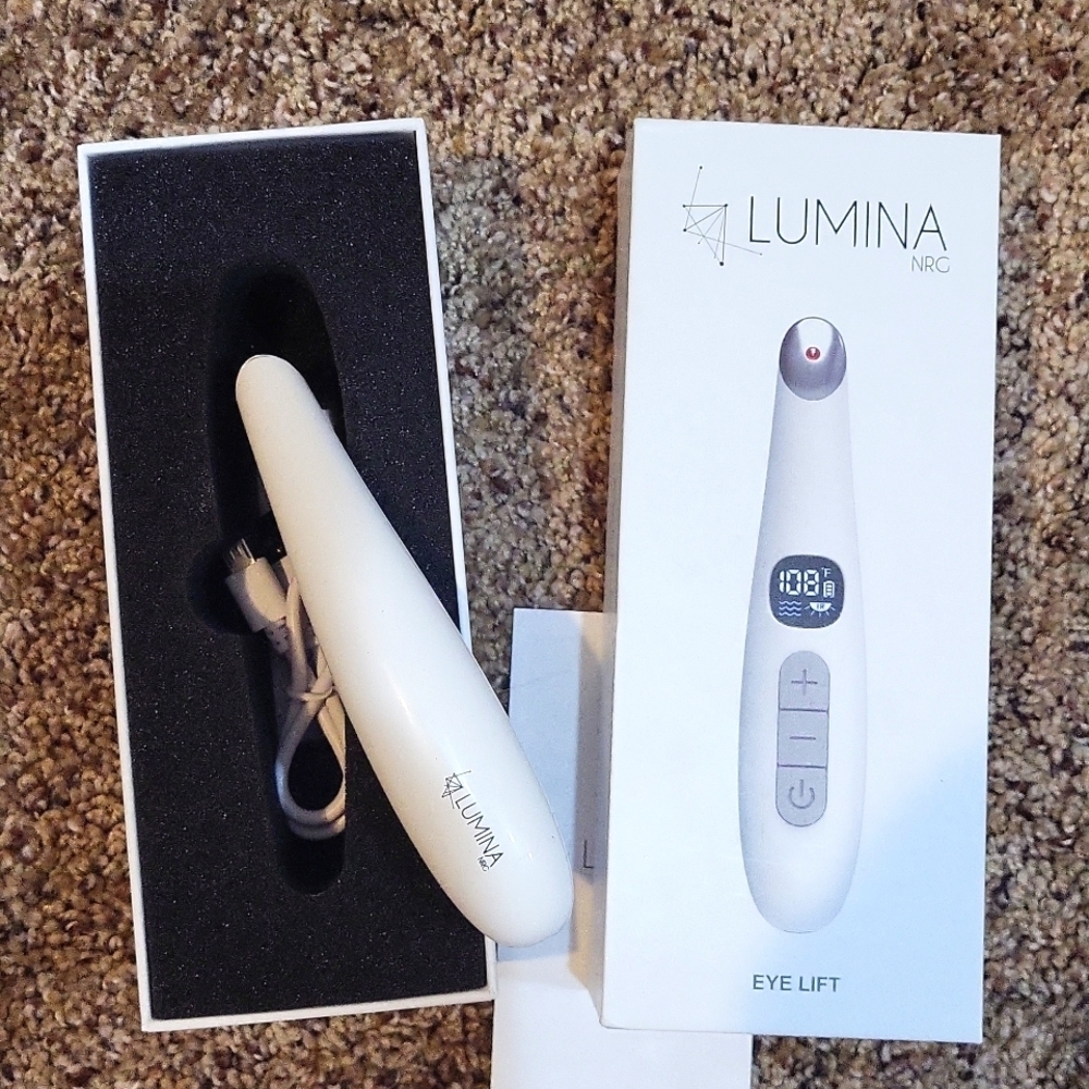 Eye Lift wand by Lumina NRG Sold at Bloomingdale's New in Box See video